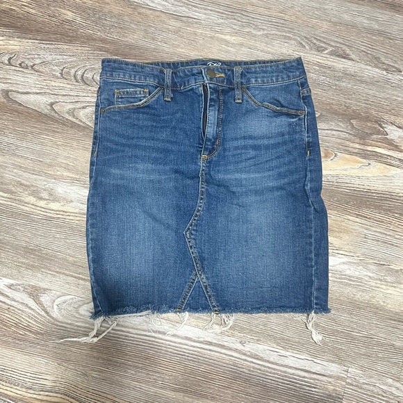 0500 Women’s Denim Skirt – Universal Thread Dark Wash sz 8/28 - Picture 5 of 6